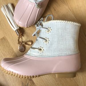 NWB Jack Rogers Blush and Gold Rain Boots w/Keychain - Size 7